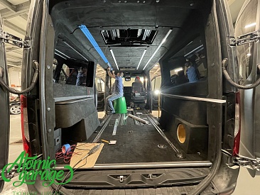 Mercedes Sprinter W907, шумовиброизоляция салона + монтаж жесткого пола