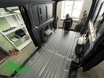 Mercedes Sprinter W907, шумовиброизоляция салона + монтаж жесткого пола