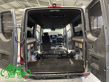 Mercedes Sprinter W907, шумовиброизоляция салона + монтаж жесткого пола