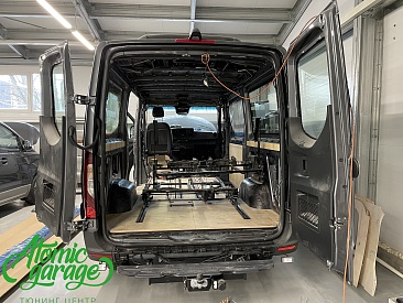 Mercedes Sprinter W907, шумовиброизоляция салона + монтаж жесткого пола