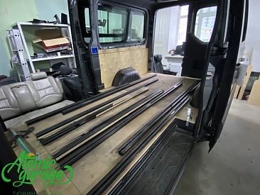 Mercedes Sprinter W907, шумовиброизоляция салона + монтаж жесткого пола