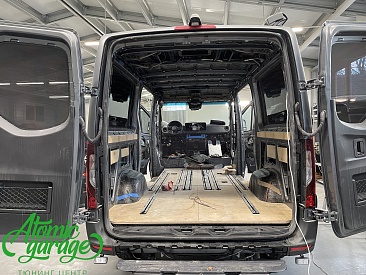 Mercedes Sprinter W907, шумовиброизоляция салона + монтаж жесткого пола