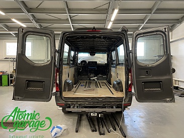 Mercedes Sprinter W907, шумовиброизоляция салона + монтаж жесткого пола