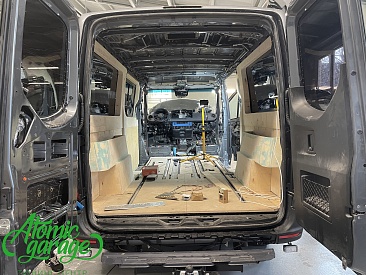 Mercedes Sprinter W907, шумовиброизоляция салона + монтаж жесткого пола