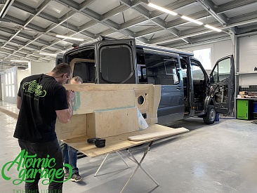 Mercedes Sprinter W907, шумовиброизоляция салона + монтаж жесткого пола