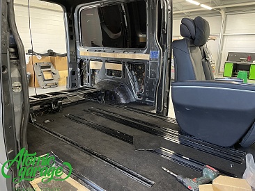Mercedes Sprinter W907, шумовиброизоляция салона + монтаж жесткого пола